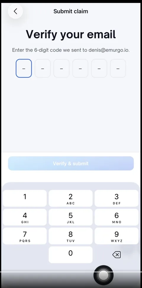「Verify your email」画面：6桁コード入力欄